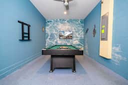 Stunning Game Room & Pool Jacuzzi Storey Lake 2799