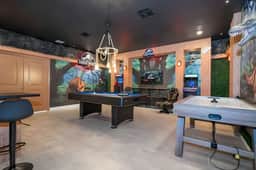 Family Villa Private Pool, Spa & Arcade Sleeps 22