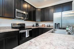 Bright 4BR w/ Mickey Rooms & PS4 at Holly Village 132