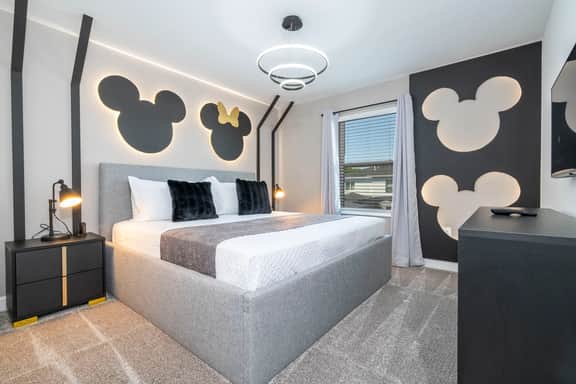 Beautiful 4BR Pool & Waterpark Near Disney 2560