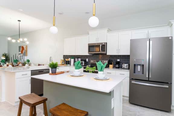Gorgeous 2Bd Condo Near Disney w Storey Resort 404