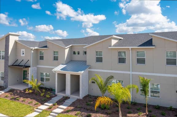 Stylish 4Bd w Lake View Pool and Kids Themed Room