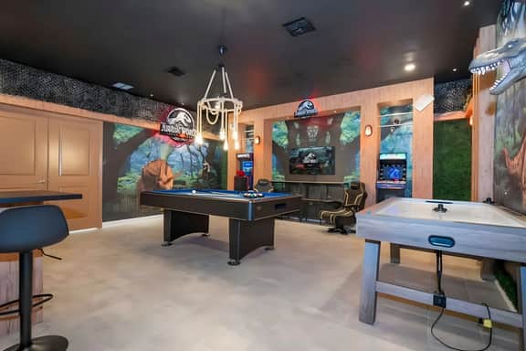 Family Villa Private Pool, Spa & Arcade Sleeps 22