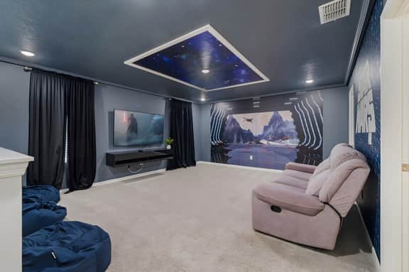6Bd Villa w Spa, Star Wars Cinema & GameRoom 2088