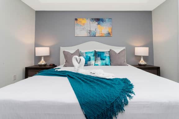 Lake View Resort Condo w Lazy River Near Disney