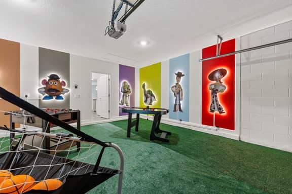 Family 5Bd Pool, Spa, Themed Rooms & GameRoom 7832