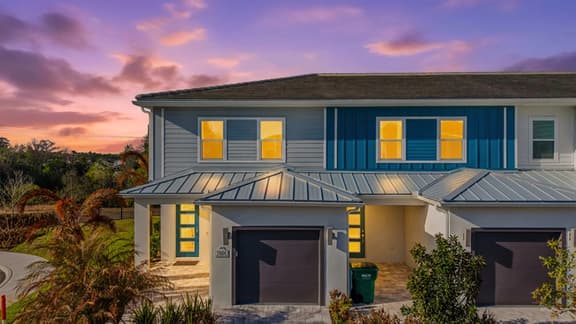 Modern 3Bd End Unit with Garage & Water View 7904